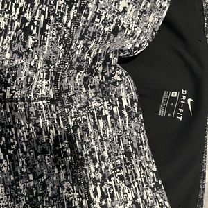 Brand new NWOT NEVER WORN nike capris XL grey white black women’s